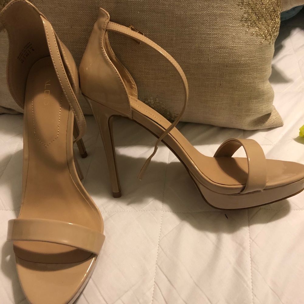 Nine West nude heels